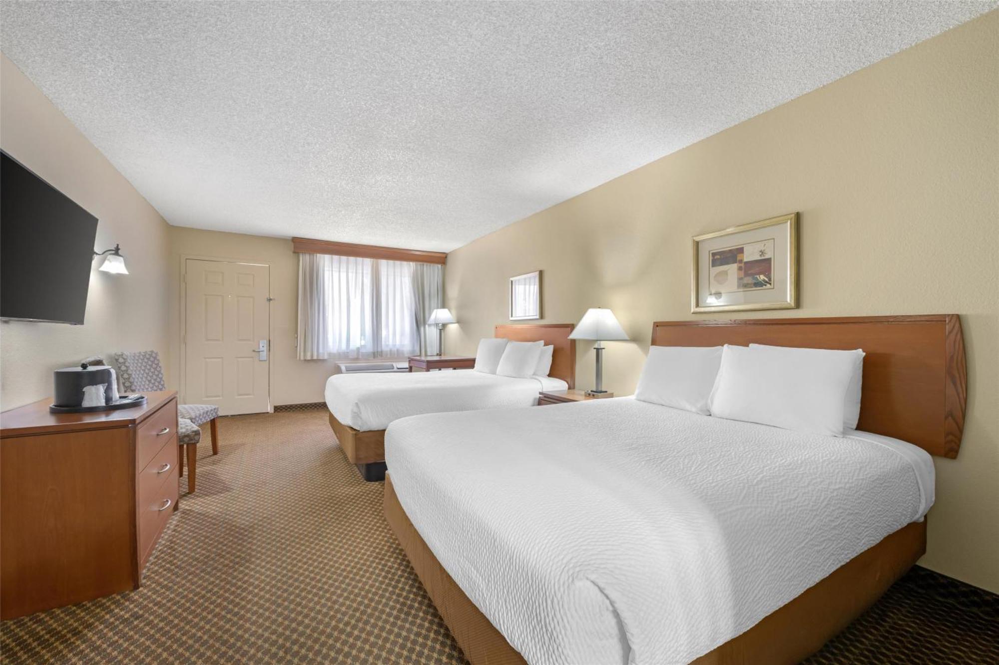 Queen Room with Two Queen Beds,1742796445:JPEG